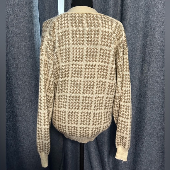 Vintage CAMBRIDGE CLASSICS Cardigan Sweater, Size Medium - Picture 2 of 4